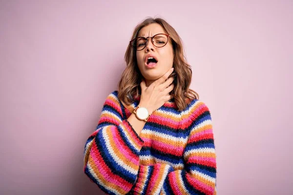 Young Beautiful Blonde Girl Wearing Glasses Casual Sweater Pink Isolated — Stock Photo, Image