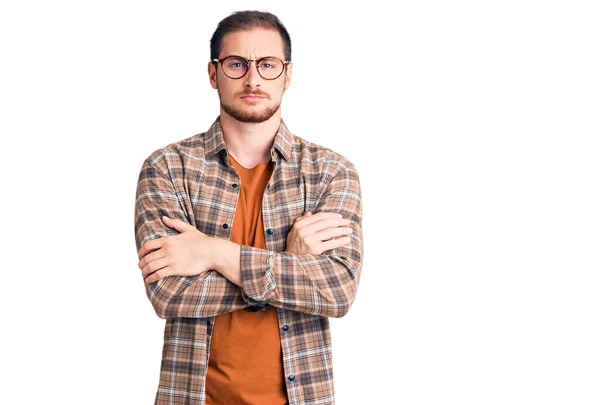 Junger Gutaussehender Kaukasischer Mann Lässiger Kleidung Und Brille Skeptisch Und — Stockfoto