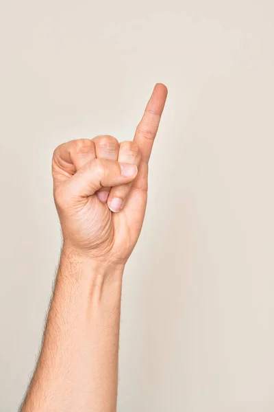 Mano Joven Caucásico Mostrando Los Dedos Sobre Fondo Blanco Aislado — Foto de Stock