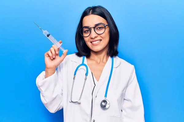Young Beautiful Latin Woman Wearing Doctor Stethoscope Holding Syringe Looking — Stock Photo, Image
