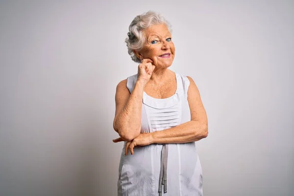 Senior Belle Femme Aux Cheveux Gris Portant Une Robe Été — Photo