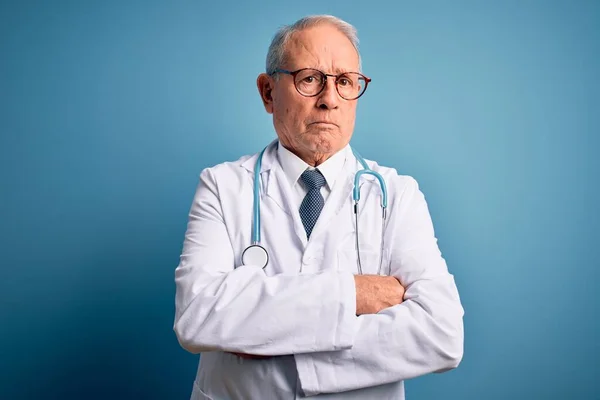 Senior Grey Haired Doctor Man Wearing Stethoscope Medical Coat Blue — Stock Photo, Image