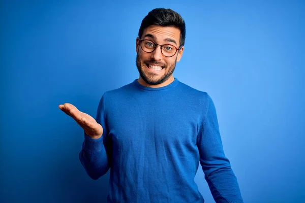 Young Handsome Man Beard Wearing Casual Sweater Glasses Blue Background — Stock Photo, Image