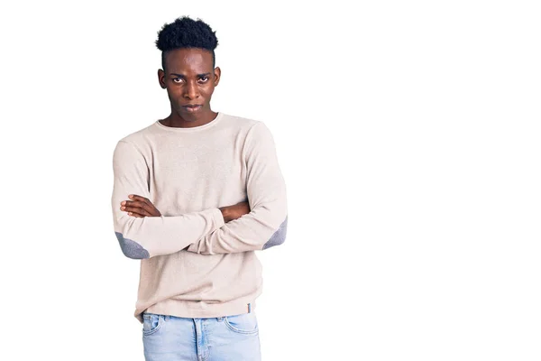 Молодой Африканский Американец Повседневной Одежде Скептически Нервно Неодобрительное Выражение Лица — стоковое фото