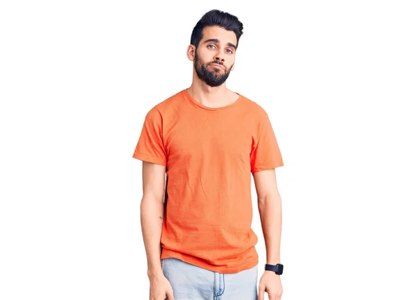 Ung Stilig Man Med Skägg Klädd Casual Shirt Ser Sömnig — Stockfoto