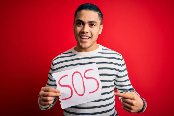 Junger Brasilianer Mit Problemen Banner Mit Sos Botschaft Über Rotem — Stockfoto