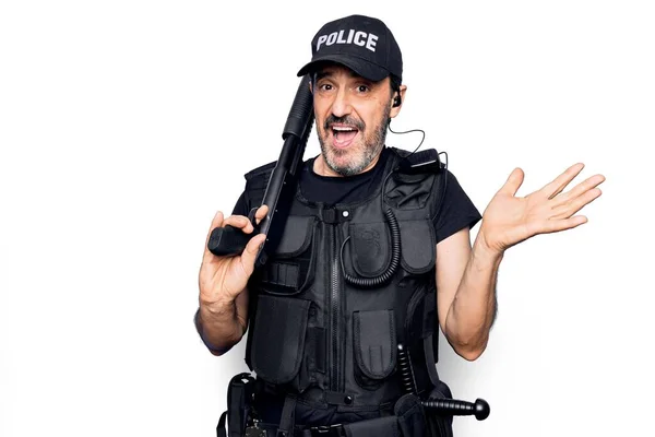Bello Poliziotto Mezza Età Con Uniforme Della Polizia Giubbotto Antiproiettile — Foto Stock