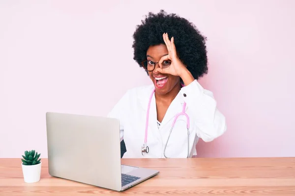 Young African American Woman Wearing Doctor Stethoscope Working Using Computer — Stock Photo, Image