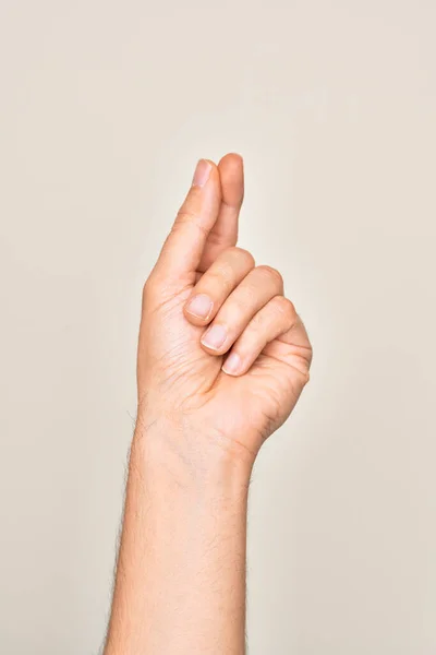 白い背景の上に指を示す白人青年の手親指の指で空白のスペースを保持 ビジネスと広告 — ストック写真