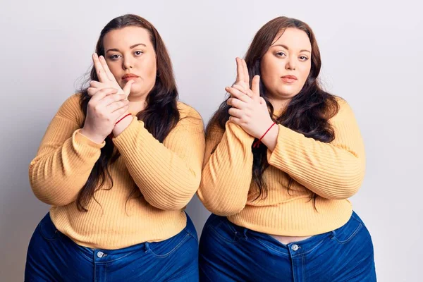 Young Size Twins Wearing Casual Clothes Holding Symbolic Gun Hand — Stock Photo, Image