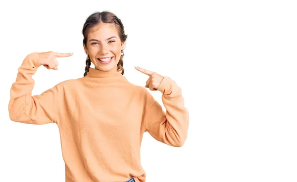 Bella Donna Caucasica Con Capelli Biondi Indossa Maglione Invernale Casual — Foto Stock