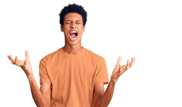 Fiatal Afro Amerikai Férfi Alkalmi Ruhát Visel Ünnepli Őrült Őrült — Stock Fotó