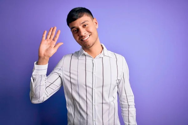 Jovem Homem Hispânico Bonito Vestindo Elegante Camisa Negócios Sobre Fundo — Fotografia de Stock