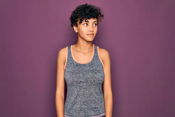 Joven Hermosa Afroamericana Afro Deportista Haciendo Ejercicio Usando Ropa Deportiva — Foto de Stock