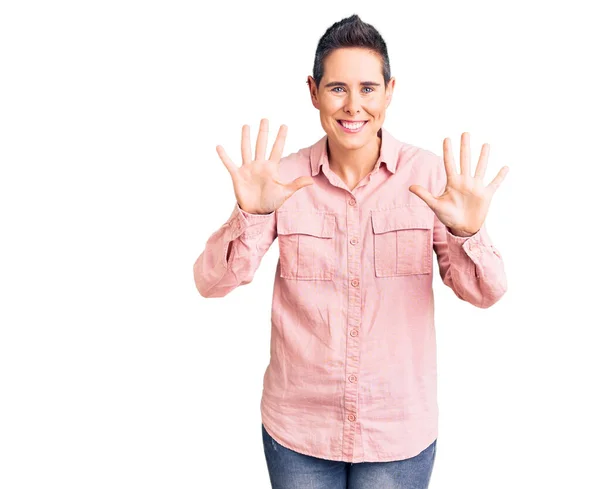 Young Woman Short Hair Wearing Casual Clothes Showing Pointing Fingers — Stock Photo, Image