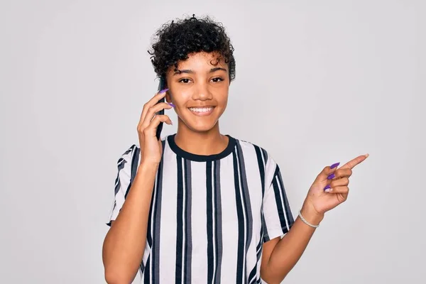 Mladý Krásný Africký Americký Afro Žena Rozhovorem Mluvit Smartphone Velmi — Stock fotografie