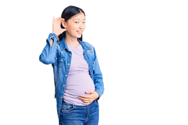 Fiatal Gyönyörű Kínai Terhes Azt Várja Hogy Baba Fültől Fülig — Stock Fotó