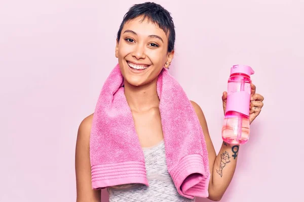 Mujer Joven Que Lleva Una Botella Agua Deportiva Que Positiva —  Fotos de Stock
