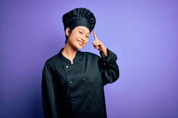 Joven Hermosa Mujer Chef China Con Uniforme Cocina Sombrero Sobre — Foto de Stock