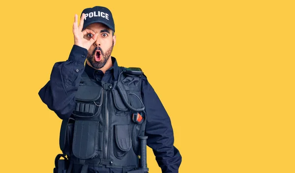 Young Hispanic Man Wearing Police Uniform Doing Gesture Shocked Surprised — Stock Photo, Image