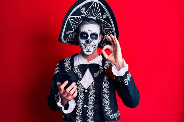 Ung Man Bär Mexikanska Dagen Den Döda Kostymen Med Hjälp — Stockfoto