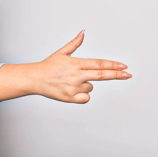 Χέρι Του Καυκάσου Νεαρή Επιχειρηματίας Κάνει Όπλο Σύμβολο Δείχνοντας Δάχτυλα — Φωτογραφία Αρχείου