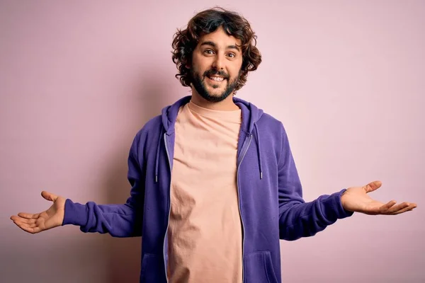 Homem Desportivo Bonito Jovem Com Barba Vestindo Camisola Casual Sobre — Fotografia de Stock