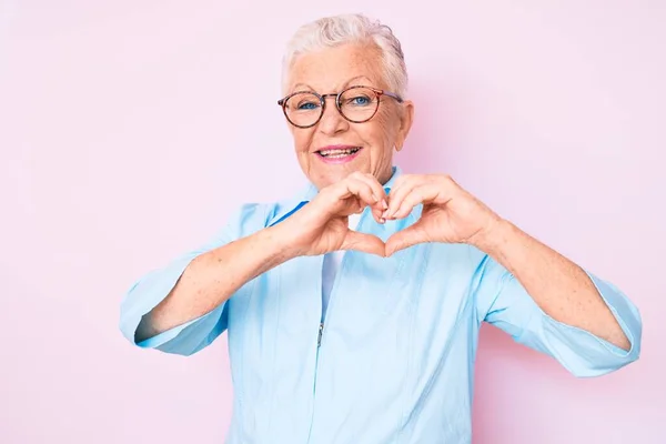 Senior Gyönyörű Kék Szemekkel Ősz Haj Visel Szemüveg Mosolygott Szerelem — Stock Fotó