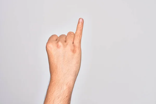 Рука Кавказского Молодого Человека Показывает Пальцы Изолированном Белом Фоне Показывая — стоковое фото