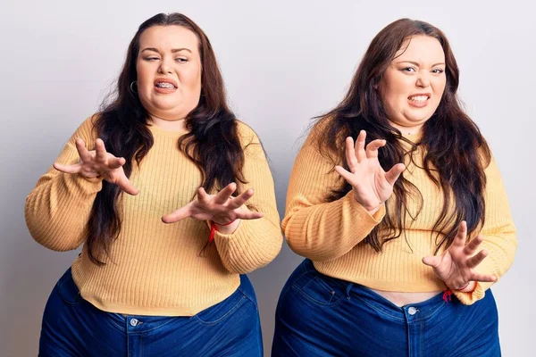 Junge Size Zwillinge Lässiger Kleidung Angeekelt Ausdruck Unzufrieden Und Ängstlich — Stockfoto