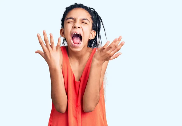 Carino Ragazza Afroamericana Indossa Abiti Casual Che Celebrano Pazzo Pazzo — Foto Stock