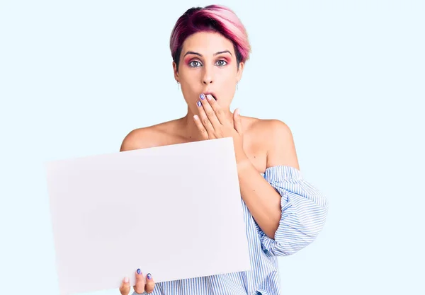 Young Beautiful Woman Pink Hair Holding Cardboard Banner Blank Space — Stock Photo, Image