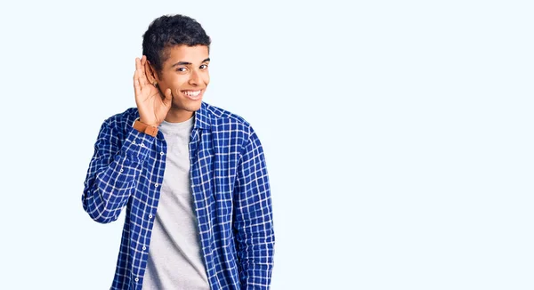 Joven Hombre Amerciano Africano Vestido Con Ropa Casual Sonriendo Con —  Fotos de Stock