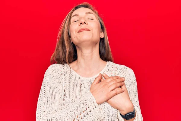 Jovem Mulher Loira Bonita Vestindo Camisola Inverno Sobre Fundo Isolado — Fotografia de Stock