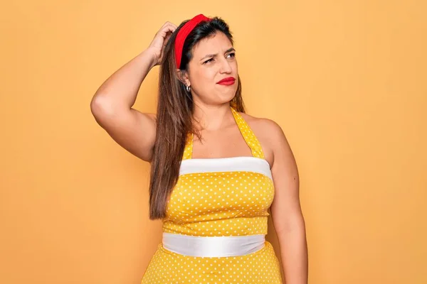 Νέοι Ισπανόφωνοι Pin Γυναίκα Φορώντας Μόδα Σέξι 50S Στυλ Πάνω — Φωτογραφία Αρχείου