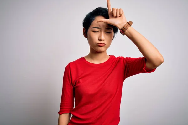 Ung Vacker Asiatisk Flicka Bär Casual Röd Shirt Stående Över — Stockfoto