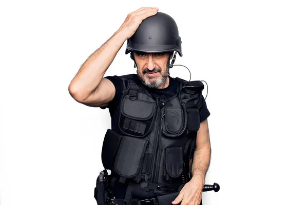 Guapo Policía Mediana Edad Con Chaleco Antibalas Policía Casco Seguridad — Foto de Stock