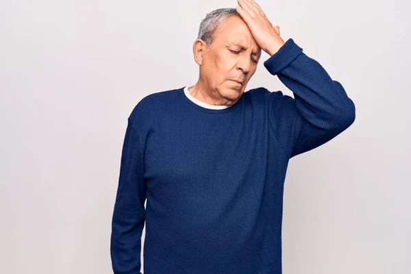 Älterer Mann Mit Grauen Haaren Lässigem Pullover Überrascht Mit Hand — Stockfoto