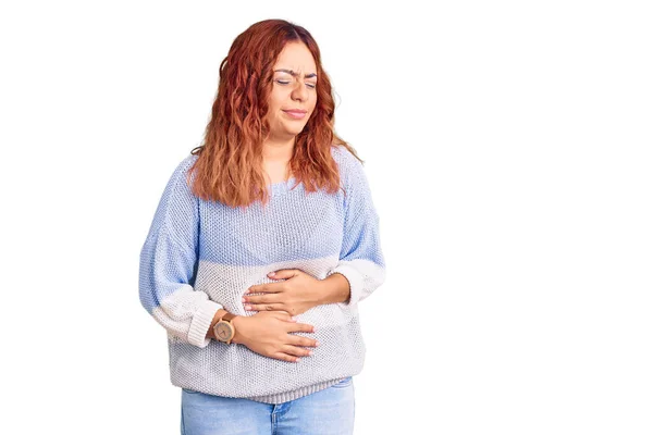 Jovem Mulher Latina Vestindo Roupas Casuais Com Mão Estômago Porque — Fotografia de Stock