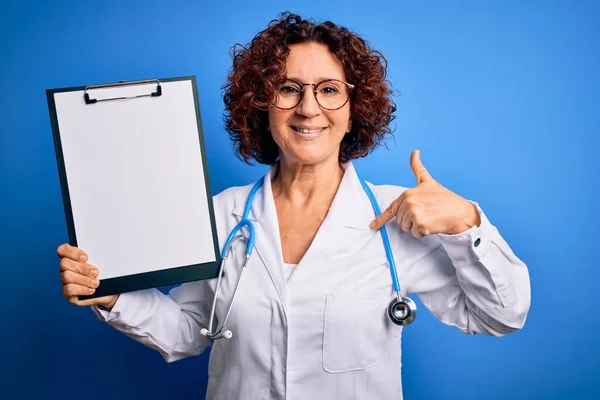 Middle Age Curly Hair Doctor Woman Wearing Coat Stethoscope Holding — Stock Photo, Image