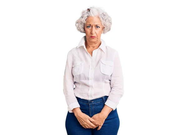 Oudere Grijsharige Vrouw Met Casual Kleding Depressief Zorgen Voor Verdriet — Stockfoto