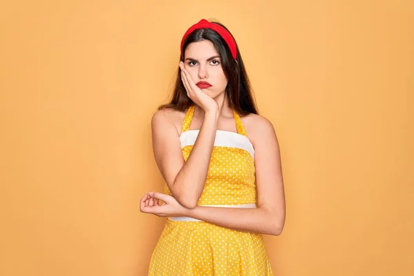 Joven Hermosa Pin Mujer Con Vestido Vintage Moda Los Años — Foto de Stock