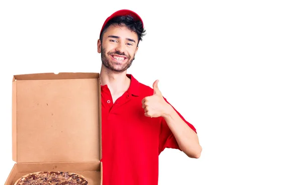 Mladý Hispánec Drží Dodávku Pizza Box Úsměvem Šťastný Pozitivní Palec — Stock fotografie