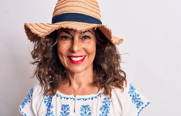 Middle Age Beautiful Brunette Woman Vacation Wearing Summer Hat White — Stock Photo, Image