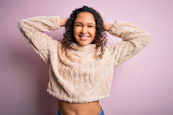 Young Beautiful Woman Curly Hair Wearing Casual Sweater Standing Pink — Stock Photo, Image