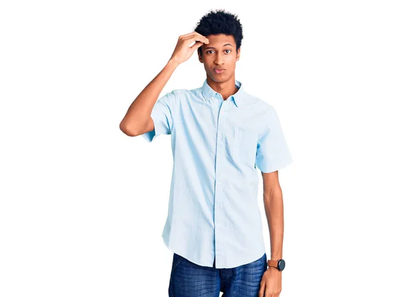 Jeune Homme Afro Américain Portant Des Vêtements Décontractés Inquiet Stressé — Photo