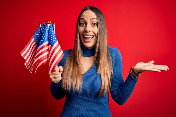 Young Blonde Patriotic Woman Holding Usa Flag Independence Day 4Th — Stock Photo, Image