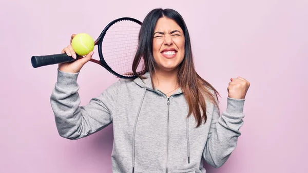 Jonge Mooie Sportvrouw Spelen Tennis Met Behulp Van Racket Bal — Stockfoto