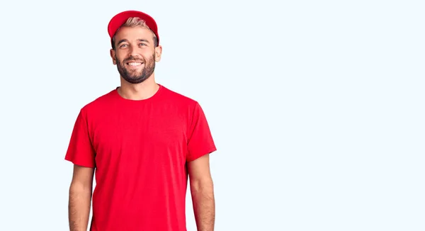 Giovane Bell Uomo Biondo Che Indossa Shirt Cappello Con Sorriso — Foto Stock