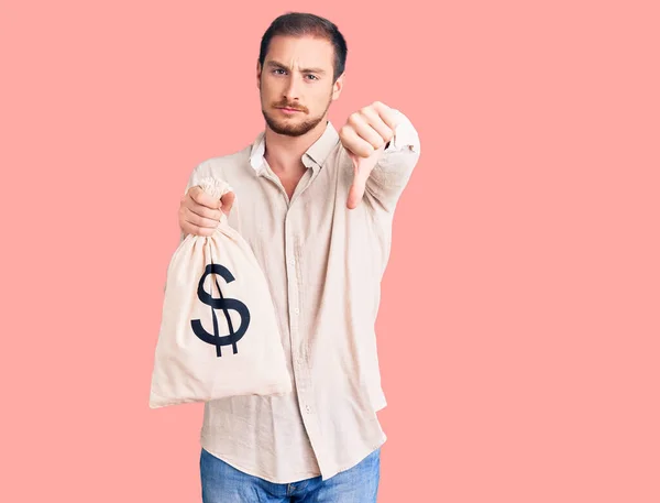 Giovane Uomo Caucasico Bello Che Tiene Borsa Dei Soldi Con — Foto Stock